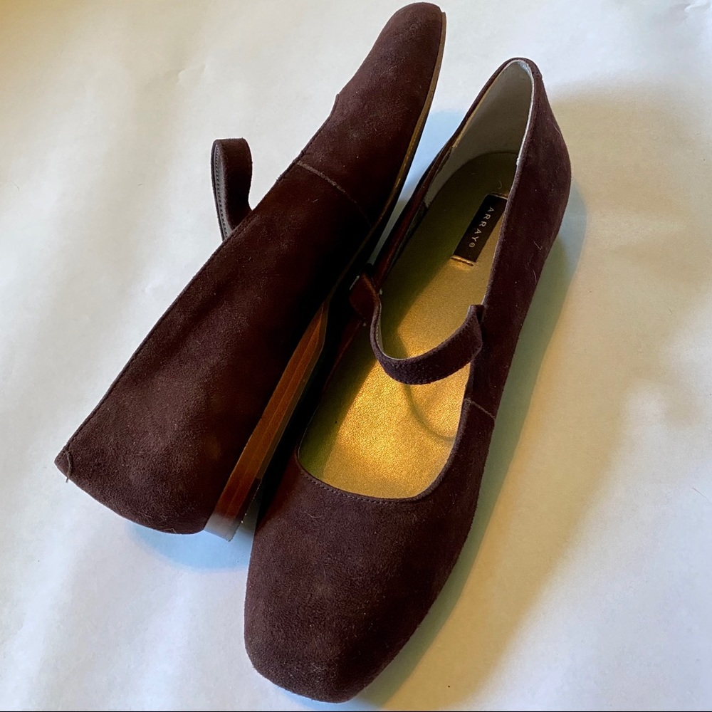 Elegant Array Brown Suede Flats - Super Comfy - image 3